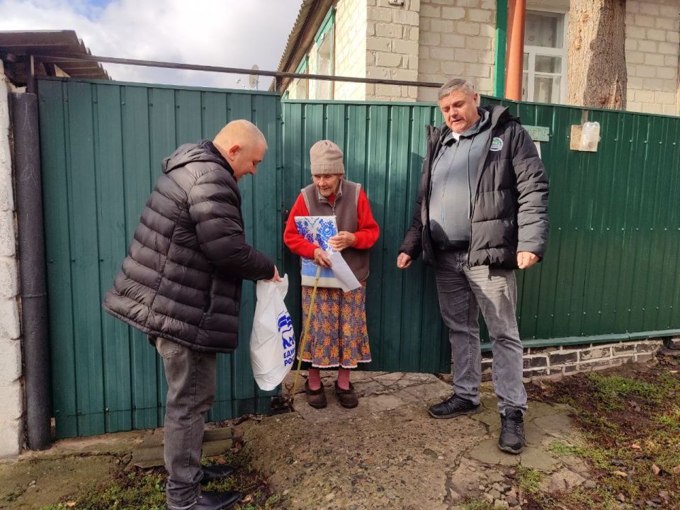 Поздравление с 95-летием!. Председатель Совета, депутат партии «ЕДИНАЯ РОССИЯ» Александр Фещенко совместно с депутатом партии Виктором Запорожцем поздравили с юбилеем 95-летием Анну Митрофановну Ходачкову Поздравление с 95-летием!. Председатель Совета, депутат партии «ЕДИНАЯ РОССИЯ» Александр Фещенко совместно с депутатом партии Виктором Запорожцем поздравили с юбилеем 95-летием Анну Митрофановну Ходачкову