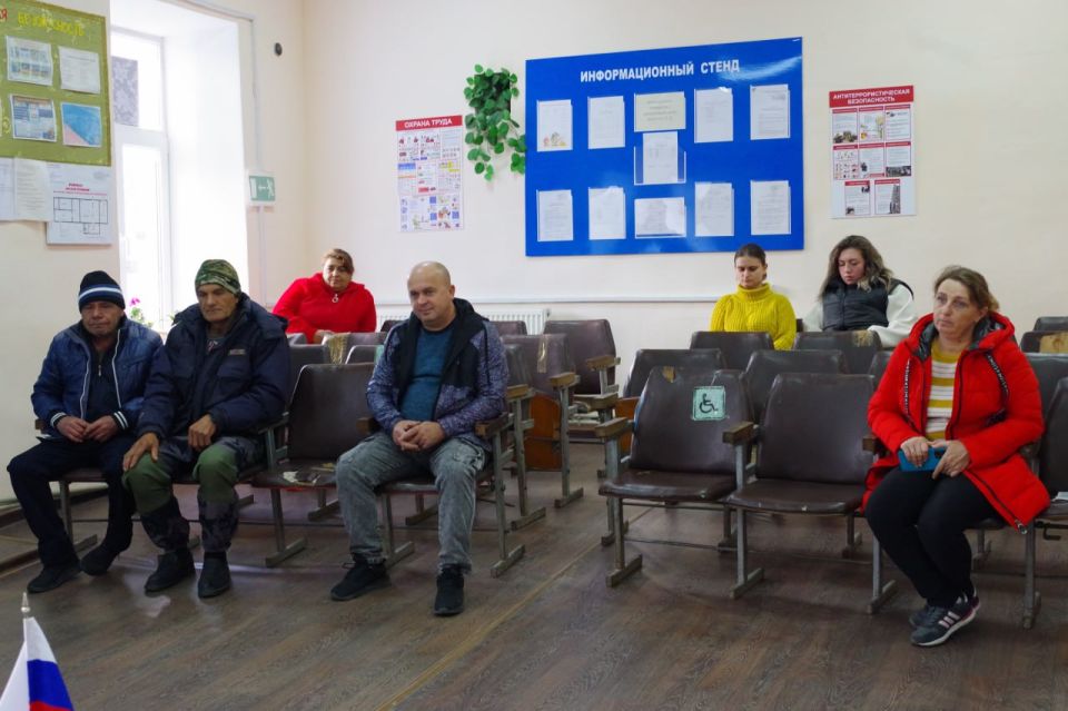 Под руководством Главы округа Сергея Крамаренко в селе Петровеньки провели встречу с участниками специальной военной операции и их семьями Под руководством Главы округа Сергея Крамаренко в селе Петровеньки провели встречу с участниками специальной военной операции и их семьями