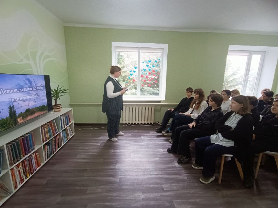 В Лутугинской районной детской библиотеке прошел час памяти ко дню белых журавлей В Лутугинской районной детской библиотеке прошел час памяти ко дню белых журавлей