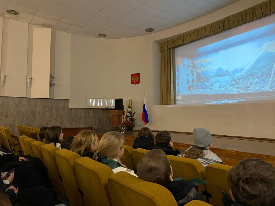 Сохранение памяти о «Молодой гвардии» не только дань уважения героям прошлого, это возможность воспитать поколение, способное противостоять вызовам современности – Денис Мирошниченко Сохранение памяти о «Молодой гвардии» не только дань уважения героям прошлого, это возможность воспитать поколение, способное противостоять вызовам современности – Денис Мирошниченко