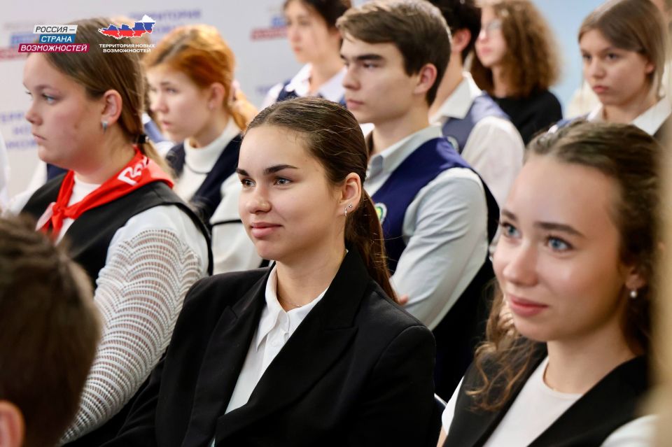 Разговор с теми, кто пишет историю Разговор с теми, кто пишет историю