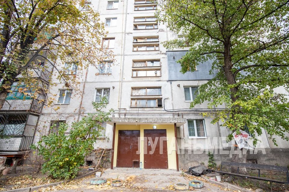 Единая управляющая компания ремонтирует входные группы подъездов многоквартирных домов Луганска Единая управляющая компания ремонтирует входные группы подъездов многоквартирных домов Луганска