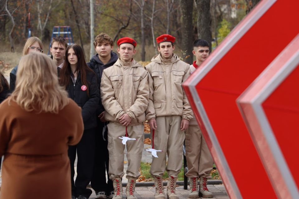В Стаханове прошла акция памяти ко Дню белых журавлей В Стаханове прошла акция памяти ко Дню белых журавлей