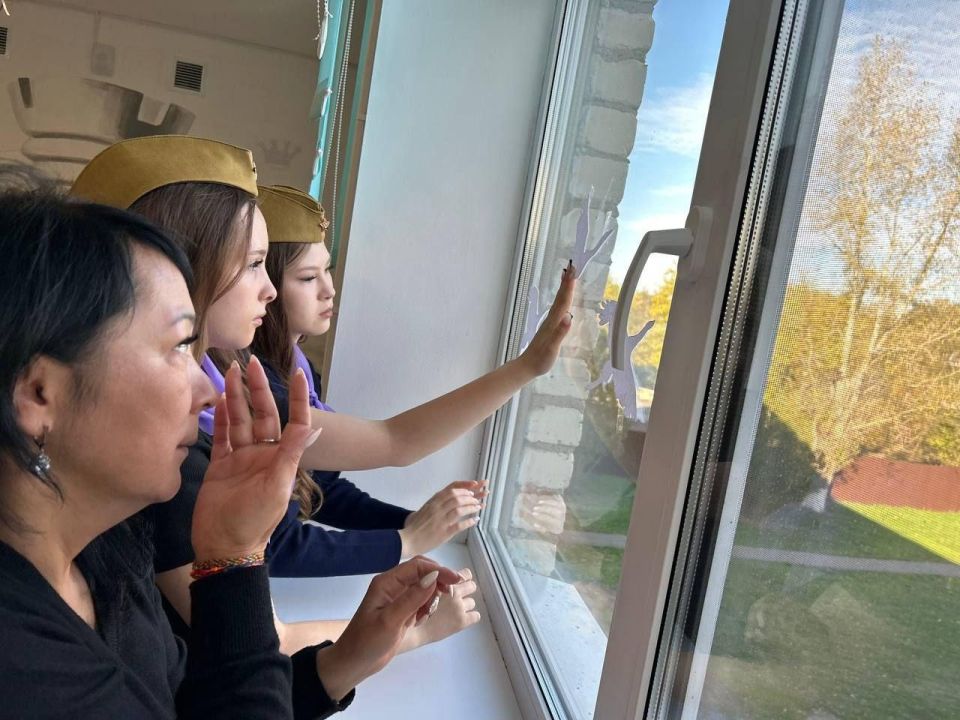 Школьники Нижнего Нагольчика и Калмыкии почтили память павших героев Школьники Нижнего Нагольчика и Калмыкии почтили память павших героев