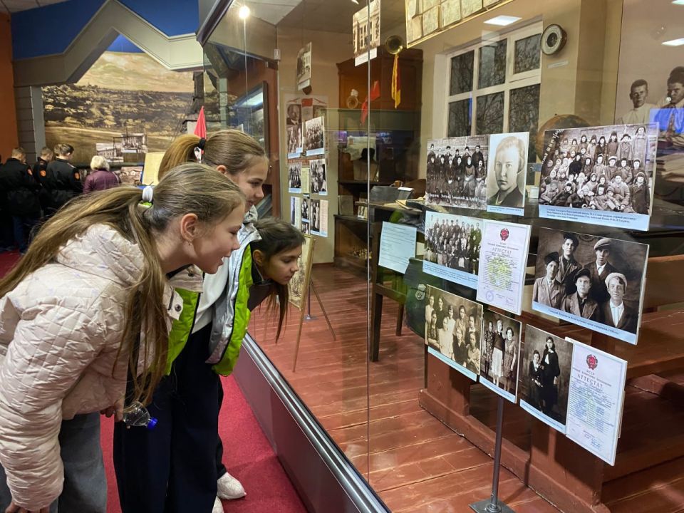 Сохранение памяти о «Молодой гвардии» не только дань уважения героям прошлого, это возможность воспитать поколение, способное противостоять вызовам современности – Денис Мирошниченко Сохранение памяти о «Молодой гвардии» не только дань уважения героям прошлого, это возможность воспитать поколение, способное противостоять вызовам современности – Денис Мирошниченко