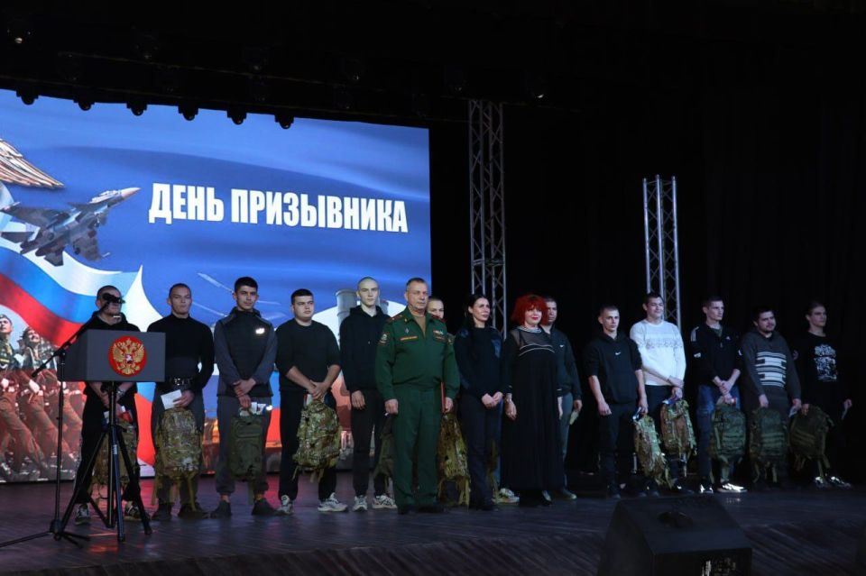 «Служить родной стране – почетная обязанность гражданина России, большая честь и высокий долг» «Служить родной стране – почетная обязанность гражданина России, большая честь и высокий долг»