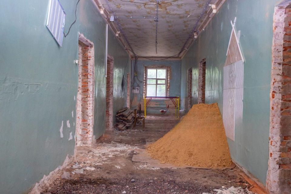 В Станице Луганской при поддержке Новосибирской области модернизируют детскую библиотеку в казачьем стиле В Станице Луганской при поддержке Новосибирской области модернизируют детскую библиотеку в казачьем стиле