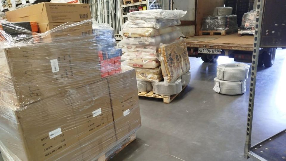 На партийный склад в Казани доставили 500 кг помощи от кадетской школы имени Героя Советского Союза Б.К. Кузнецова На партийный склад в Казани доставили 500 кг помощи от кадетской школы имени Героя Советского Союза Б.К. Кузнецова