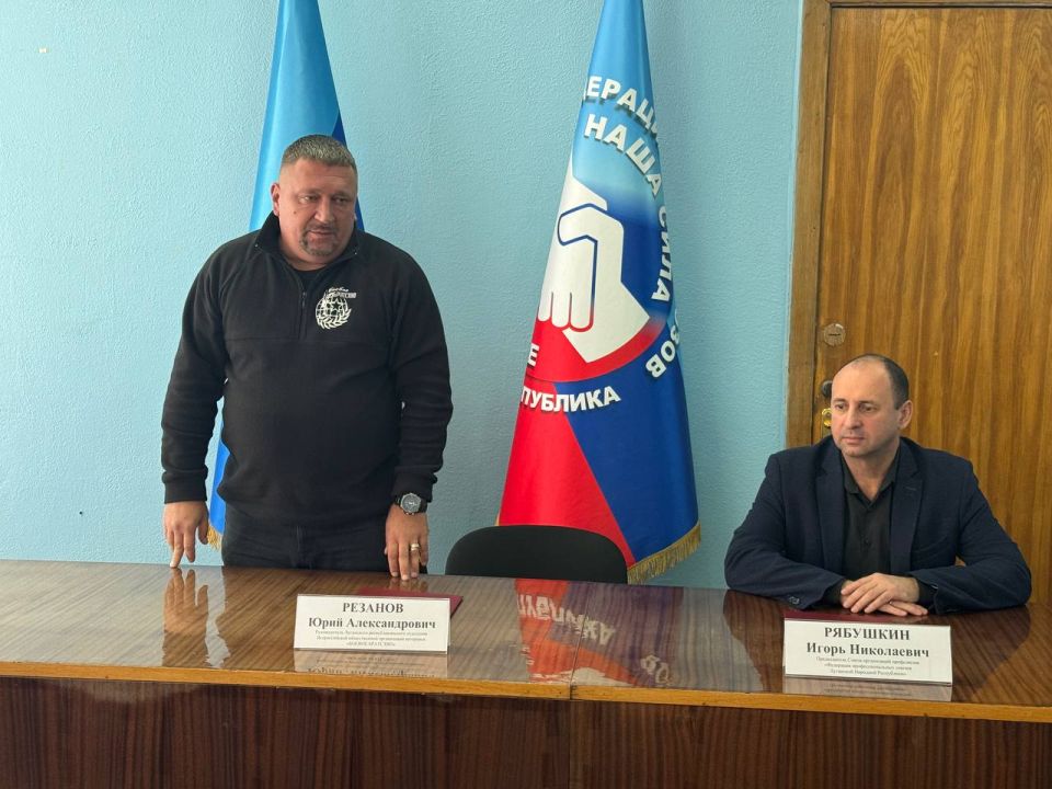 Константин Бутримов: ПЛЕЧОМ К ПЛЕЧУ: ПРОФОЮЗЫ ЛНР И «БОЕВОЕ БРАТСТВО» ПОДПИСАЛИ СОГЛАШЕНИЕ О СОТРУДНИЧЕСТВЕ Константин Бутримов: ПЛЕЧОМ К ПЛЕЧУ: ПРОФОЮЗЫ ЛНР И «БОЕВОЕ БРАТСТВО» ПОДПИСАЛИ СОГЛАШЕНИЕ О СОТРУДНИЧЕСТВЕ