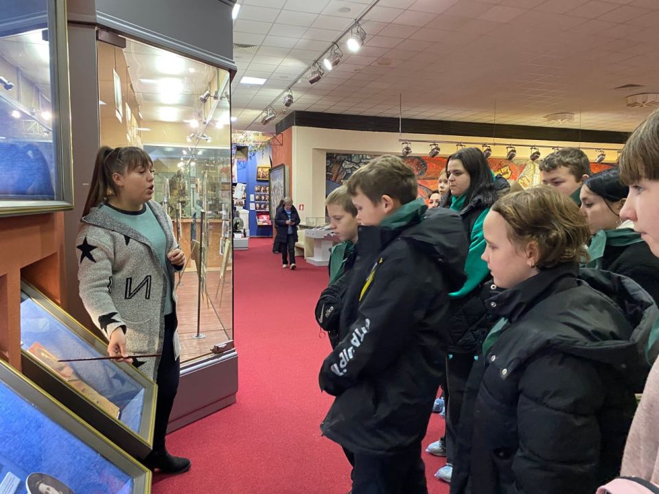 Сохранение памяти о «Молодой гвардии» не только дань уважения героям прошлого, это возможность воспитать поколение, способное противостоять вызовам современности – Денис Мирошниченко Сохранение памяти о «Молодой гвардии» не только дань уважения героям прошлого, это возможность воспитать поколение, способное противостоять вызовам современности – Денис Мирошниченко