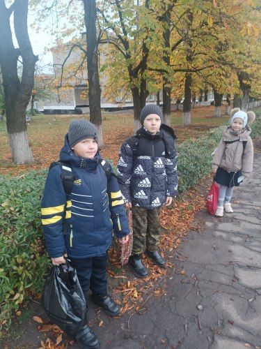 22 октября 2025 года родительский патруль Ясеновской школы №2 им. Д. В. Лазутина вышел на дежурство возле пешеходных переходов рядом со школой и в центре поселка 22 октября 2025 года родительский патруль Ясеновской школы №2 им. Д. В. Лазутина вышел на дежурство возле пешеходных переходов рядом со школой и в центре поселка