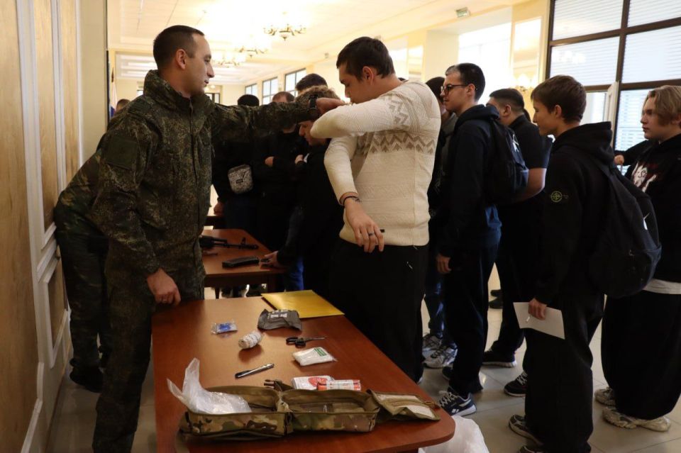 «Служить родной стране – почетная обязанность гражданина России, большая честь и высокий долг» «Служить родной стране – почетная обязанность гражданина России, большая честь и высокий долг»