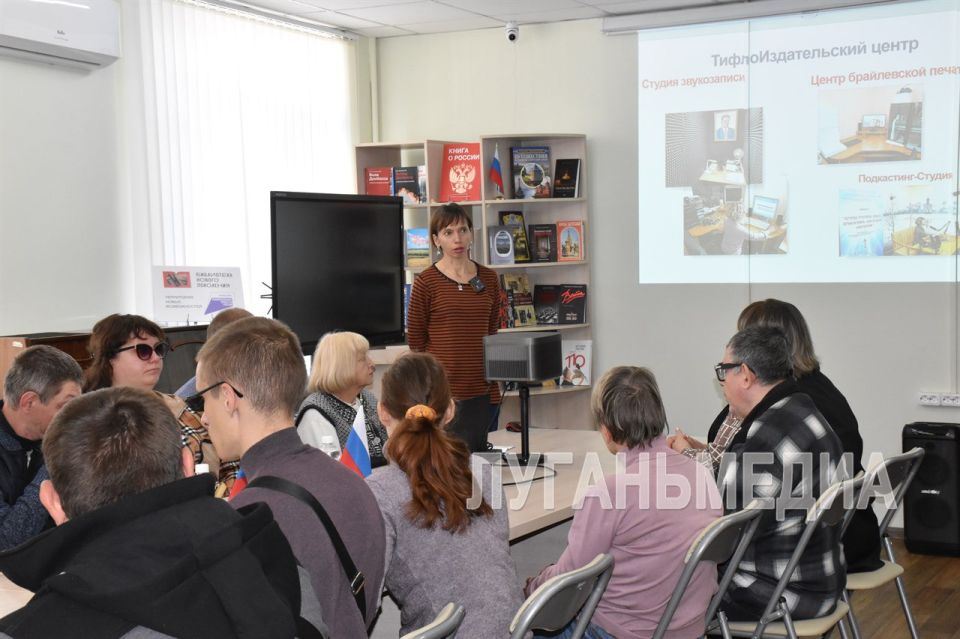 В День белой трости в Антраците прошла уникальная выставка В День белой трости в Антраците прошла уникальная выставка