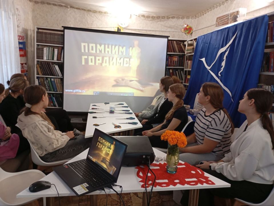В Белокуракинской центральной библиотеке прошла патриотическая акция «Белые журавли памяти», приуроченная к Дню белых журавлей, который мы отмечаем 22 октября В Белокуракинской центральной библиотеке прошла патриотическая акция «Белые журавли памяти», приуроченная к Дню белых журавлей, который мы отмечаем 22 октября