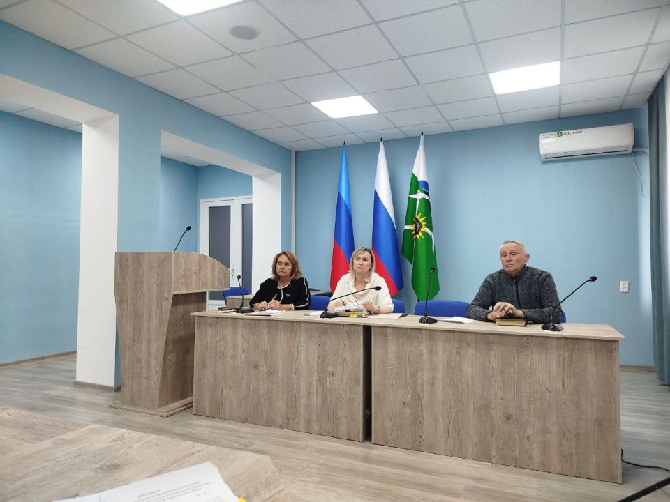 22 октября в зале заседаний Администрации городского округа города Брянки прошел депутатский час 22 октября в зале заседаний Администрации городского округа города Брянки прошел депутатский час