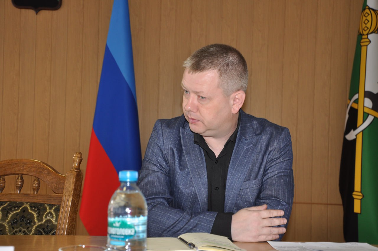 Андрей Сухачев: Принял участие в плановом совещании с руководством муниципальных образований городов Свердловска, Ровеньки и Краснодона, которое провела председатель Комитета тарифного и ценового регулирования ЛНР Лариса... Андрей Сухачев: Принял участие в плановом совещании с руководством муниципальных образований городов Свердловска, Ровеньки и Краснодона, которое провела председатель Комитета тарифного и ценового регулирования ЛНР Лариса...