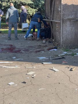 Теракт в Луганске, пострадали 2 человека