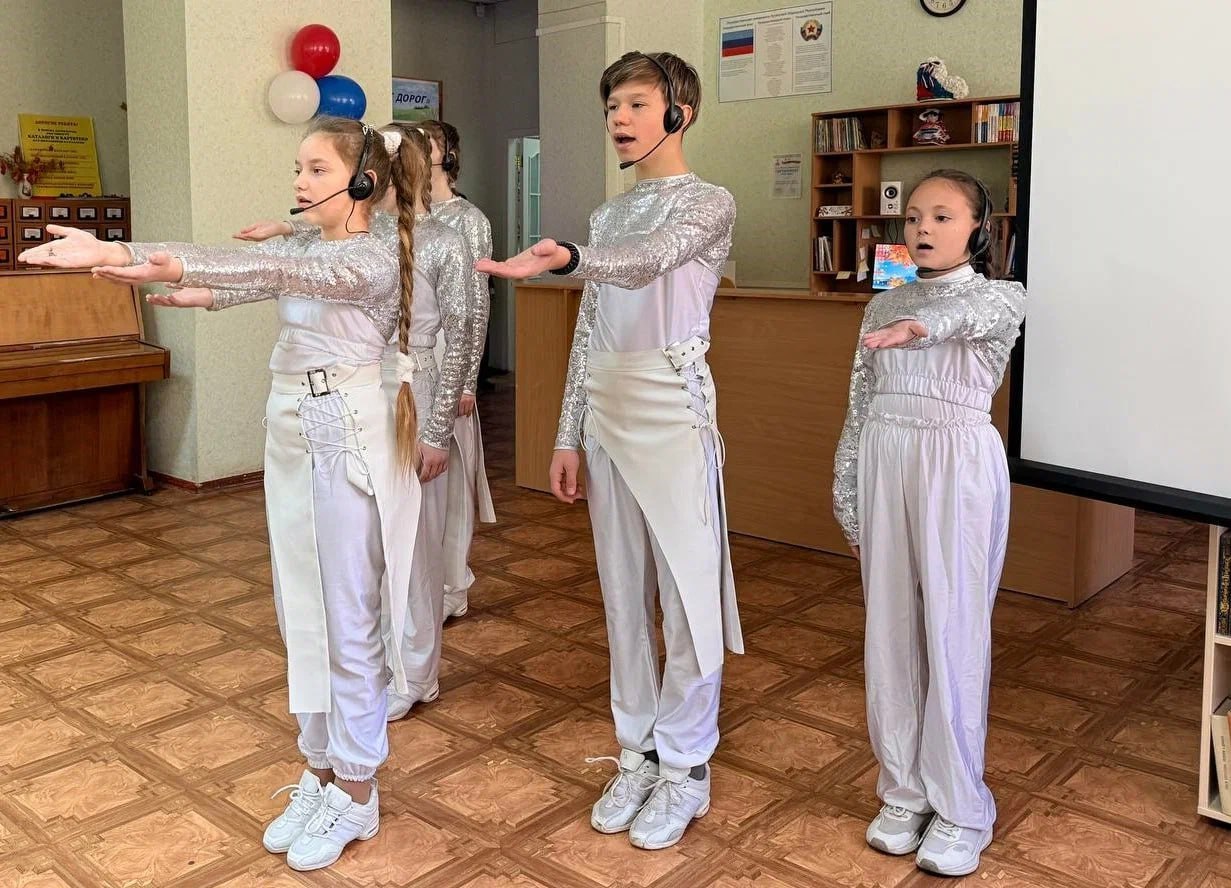 В преддверии Дня народного единства в Луганской библиотеке для детей состоялась литературно-музыкальная композиция «В единстве народа – будущее России» В преддверии Дня народного единства в Луганской библиотеке для детей состоялась литературно-музыкальная композиция «В единстве народа – будущее России»