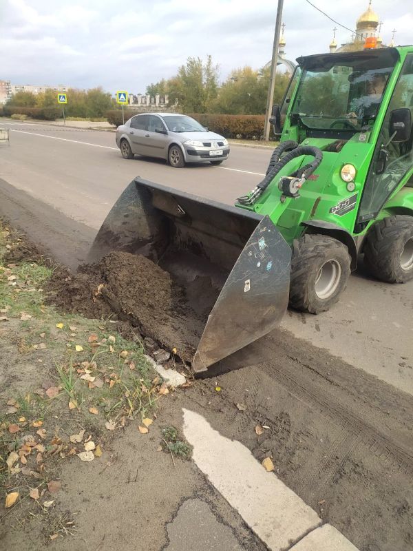 В городе Рубежное сотрудники МУП «ДЭП города Рубежное» продолжают проводить работы по очистке дорожного покрытия В городе Рубежное сотрудники МУП «ДЭП города Рубежное» продолжают проводить работы по очистке дорожного покрытия