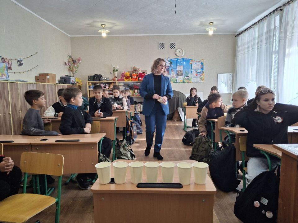 Сегодня, специалистами городского дворца культуры проведена информационная беседа «Поведение в общественных местах» для школьников ЛСШ №2 Сегодня, специалистами городского дворца культуры проведена информационная беседа «Поведение в общественных местах» для школьников ЛСШ №2