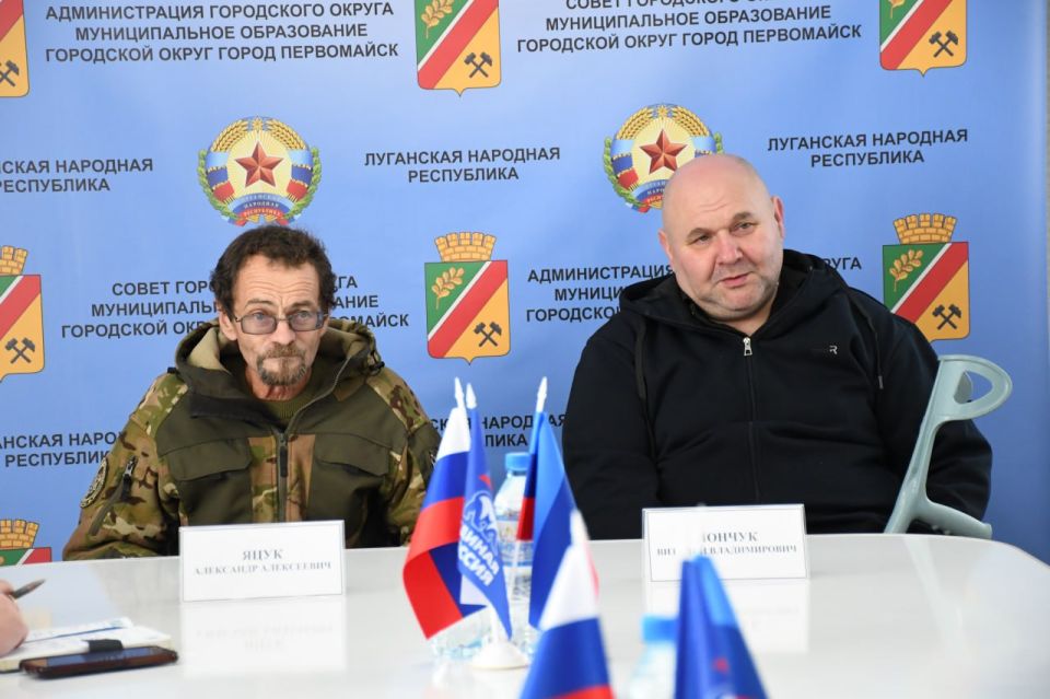 Первомайские единороссы провели встречу общественности с участниками СВО в формате круглого стола «Мои земляки – мои герои» Первомайские единороссы провели встречу общественности с участниками СВО в формате круглого стола «Мои земляки – мои герои»