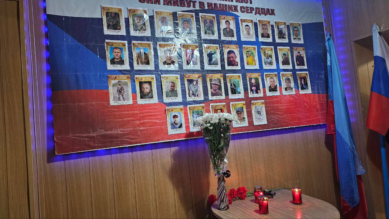 Сегодня в отделе жизнеобеспечения пгт Дзержинский прошла трогательная церемония памяти, посвящённая годовщине со дня гибели Героя – участника специальной военной операции, военнослужащего армии Российской Федерации –... Сегодня в отделе жизнеобеспечения пгт Дзержинский прошла трогательная церемония памяти, посвящённая годовщине со дня гибели Героя – участника специальной военной операции, военнослужащего армии Российской Федерации –...