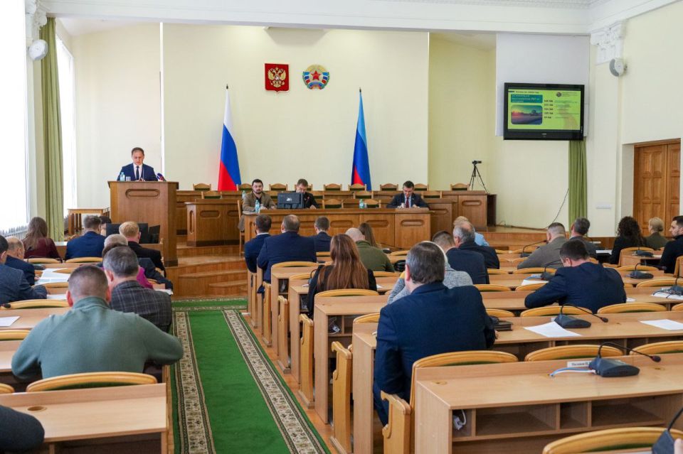 Галина Дуброва: Состоялось очередное заседание Народного Совета ЛНР, на котором мы, депутаты, рассмотрели и приняли ряд законов, направленных на улучшение жизни в нашем регионе Галина Дуброва: Состоялось очередное заседание Народного Совета ЛНР, на котором мы, депутаты, рассмотрели и приняли ряд законов, направленных на улучшение жизни в нашем регионе