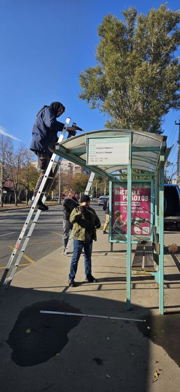 МУП «Луганскгортранс» обратил внимание на обращение граждан о том, что на остановке «23-линия» была повреждена крыша остановочного пункта МУП «Луганскгортранс» обратил внимание на обращение граждан о том, что на остановке «23-линия» была повреждена крыша остановочного пункта