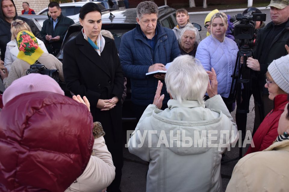 Яна Пащенко провела очередную встречу с луганчанами Яна Пащенко провела очередную встречу с луганчанами