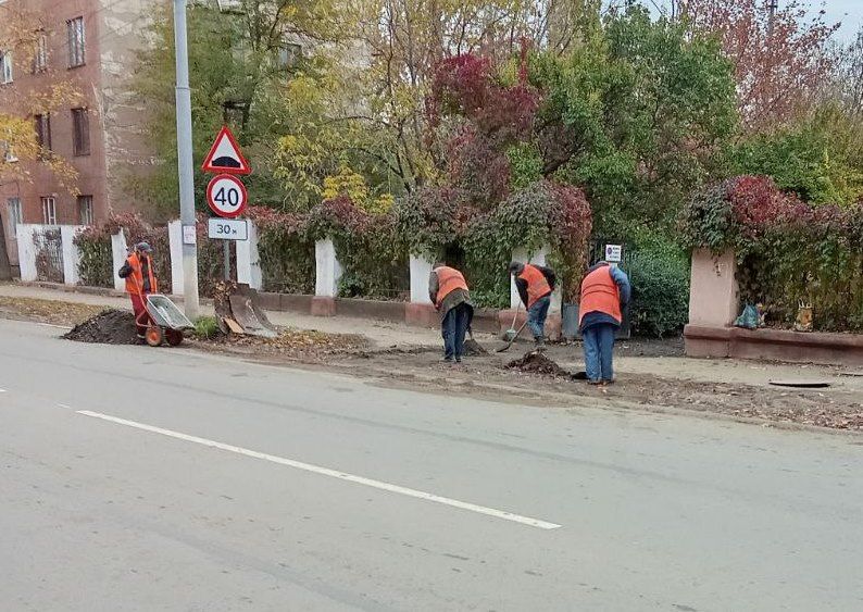 Коммунальные службы проводят работы на территории города Коммунальные службы проводят работы на территории города