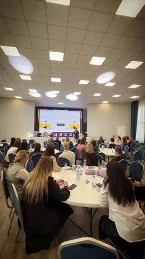 Прямо сейчас на сцене хедлайнер Слета социальных предпрнимателей новых субъектов России