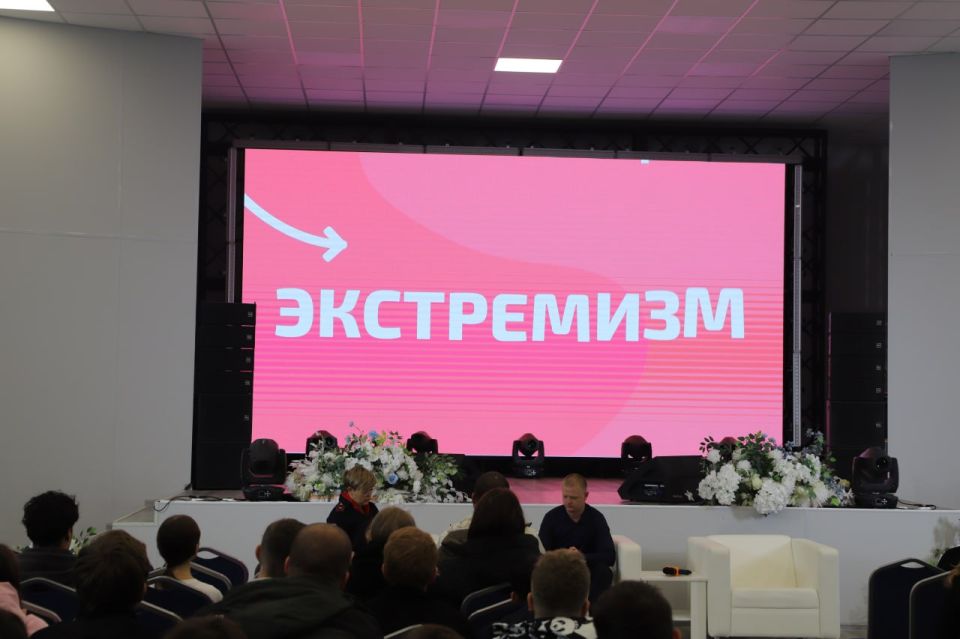 111Полицейские регионального МВД рассказали юным жителям республики, как уберечь себя от опасностей в интернете 111Полицейские регионального МВД рассказали юным жителям республики, как уберечь себя от опасностей в интернете