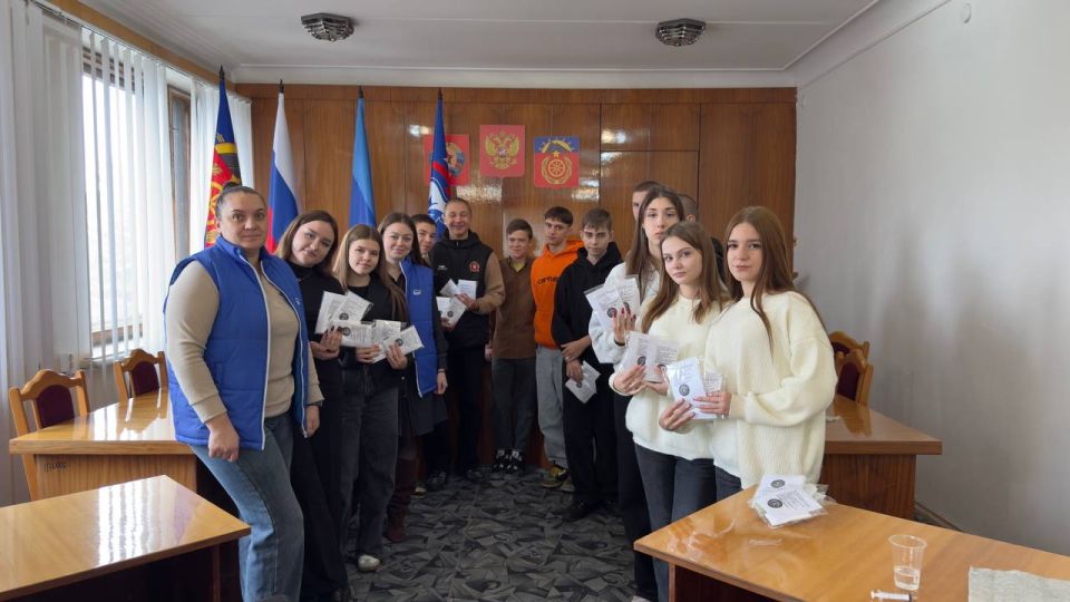 В Антраците прошёл мастер-класс по изготовлению наборов «сухого душа» для бойцов СВО В Антраците прошёл мастер-класс по изготовлению наборов «сухого душа» для бойцов СВО