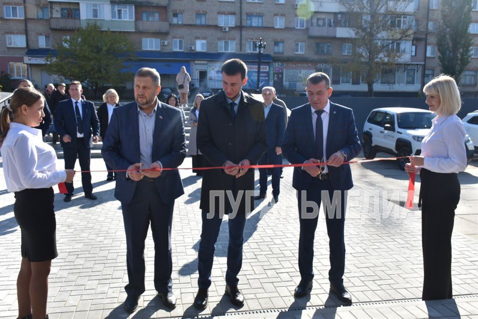 В Лутугинском округе состоялось торжественное открытие нового многофункционального центра обслуживания клиентов «Энергосбыт Луганск» В Лутугинском округе состоялось торжественное открытие нового многофункционального центра обслуживания клиентов «Энергосбыт Луганск»