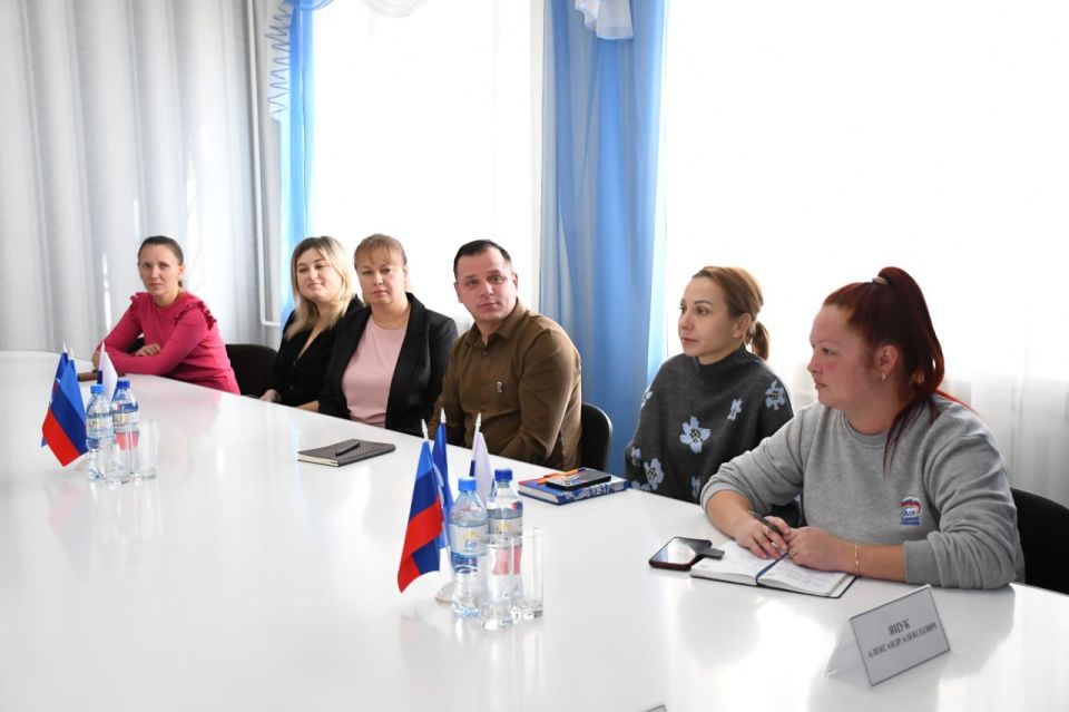 Первомайские единороссы провели встречу общественности с участниками СВО в формате круглого стола «Мои земляки – мои герои» Первомайские единороссы провели встречу общественности с участниками СВО в формате круглого стола «Мои земляки – мои герои»