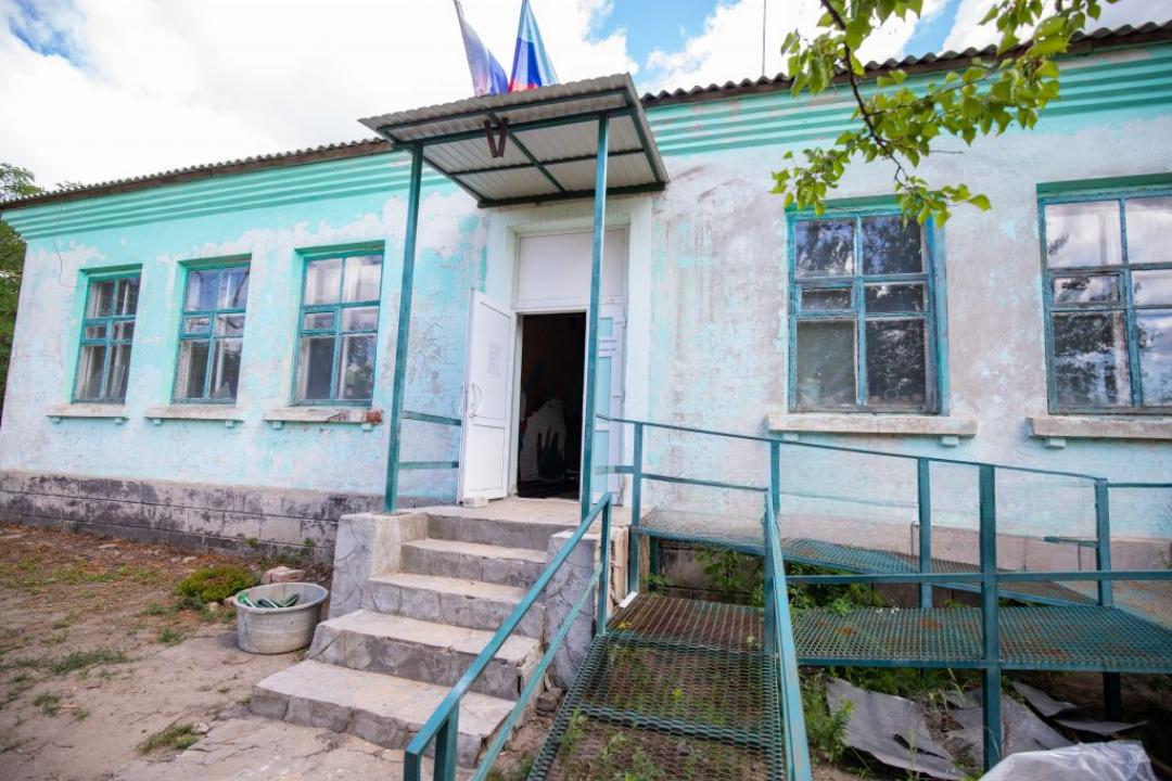 В Станице Луганской модернизируют детскую библиотеку