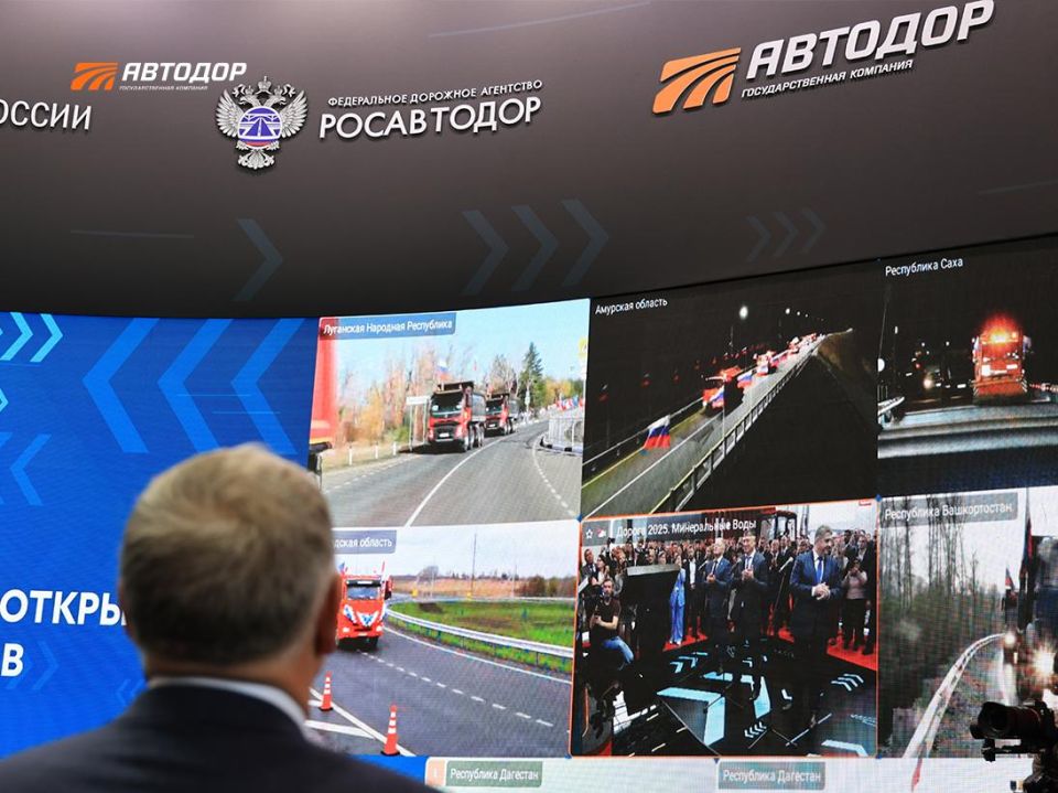 Итоги третьего дня участия Госкомпании «Автодор» в международной специализированной выставке «Дорога 2025» Итоги третьего дня участия Госкомпании «Автодор» в международной специализированной выставке «Дорога 2025»