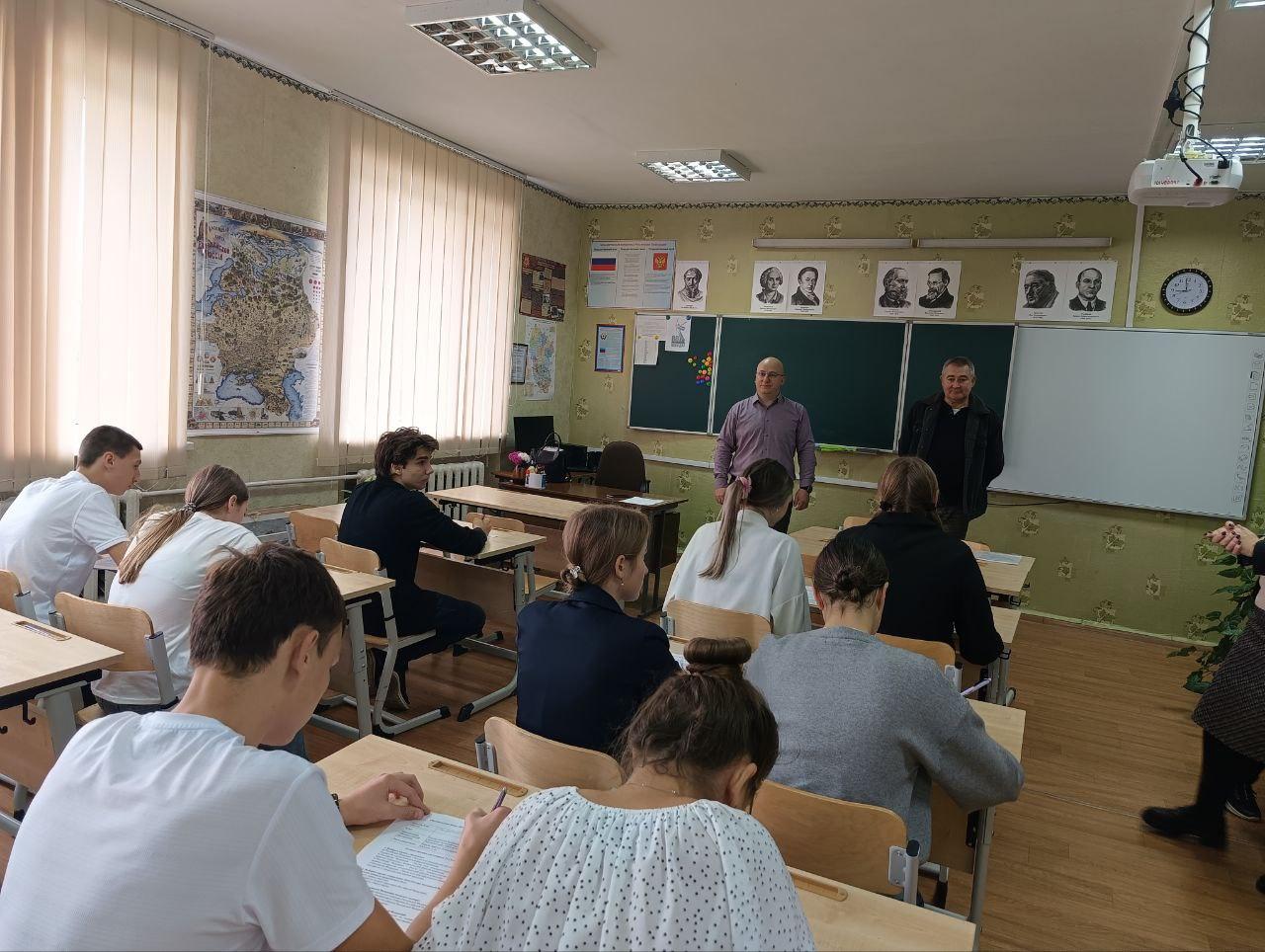 Старшеклассники Бараниковской школы написали Избирательный диктант Старшеклассники Бараниковской школы написали Избирательный диктант