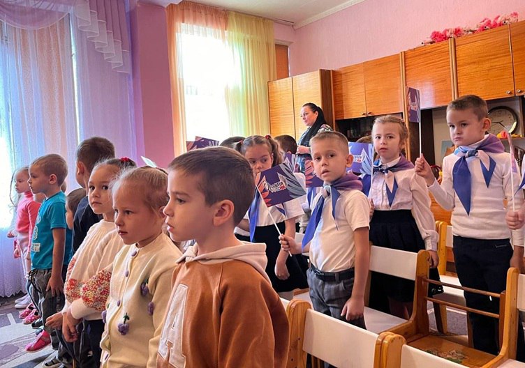 В Краснодонском детском саду "Веснушки"открылось новое отделение юных активистов Движения Первых В Краснодонском детском саду "Веснушки"открылось новое отделение юных активистов Движения Первых