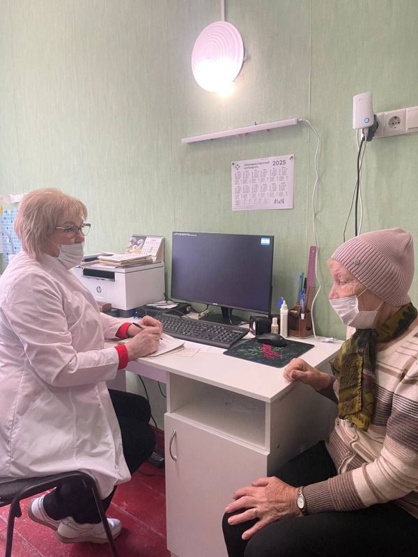 Специалист Славяносербской ЦРБ осмотрела жителей пгт.Лотиково