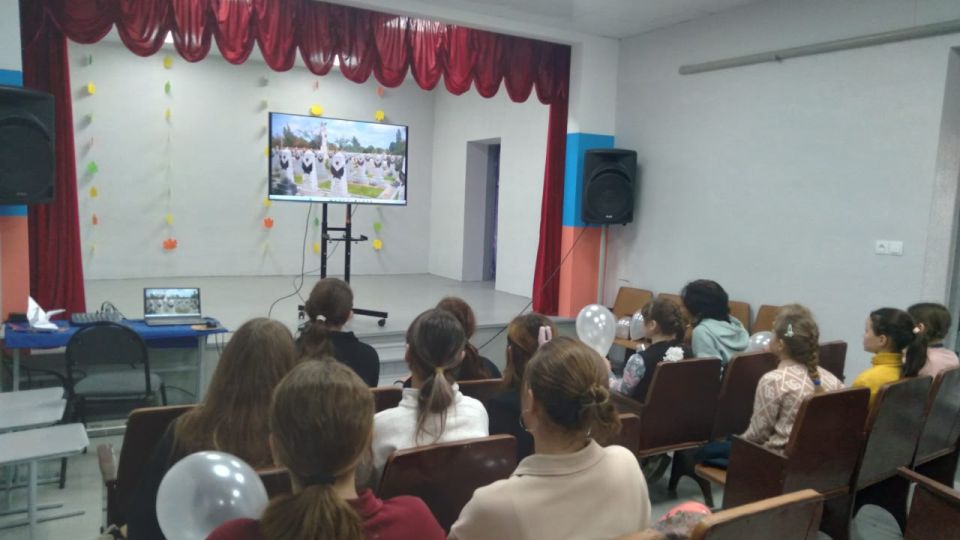 22 октября в клубе пгт. Хрустальное (филиал №5 МБУК «Краснолучский дворец культуры им. В.И. Ленина») прошел торжественный клубный час «Летели в небо журавли…», посвященный Дню белых журавлей 22 октября в клубе пгт. Хрустальное (филиал №5 МБУК «Краснолучский дворец культуры им. В.И. Ленина») прошел торжественный клубный час «Летели в небо журавли…», посвященный Дню белых журавлей