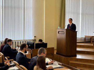 Сегодня министр инфраструктуры и транспорта ЛНР Альберт Апшев выступил с отчётом о работе перед депутатами Народного Совета Республики