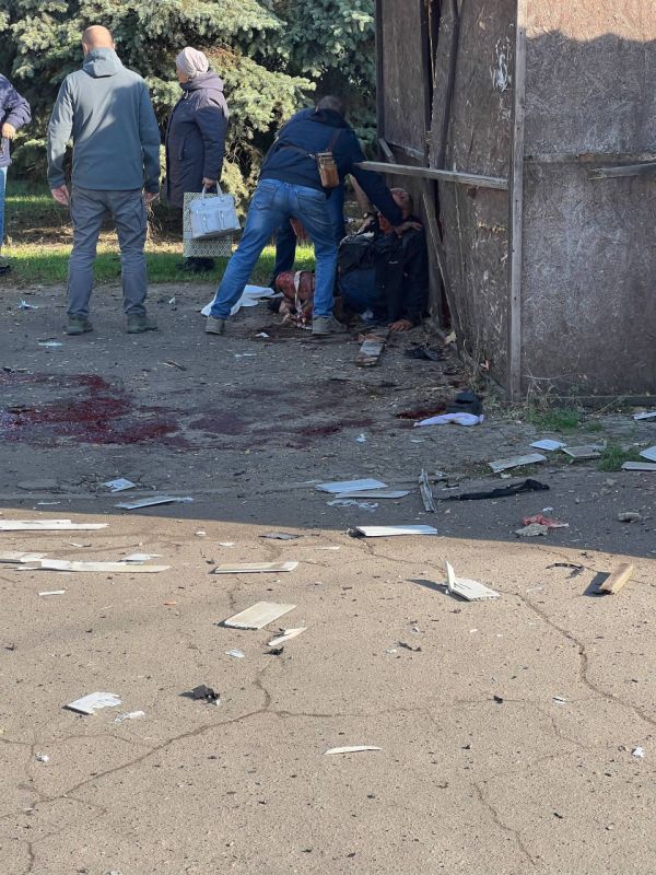 Теракт в Луганске, пострадали 2 человека