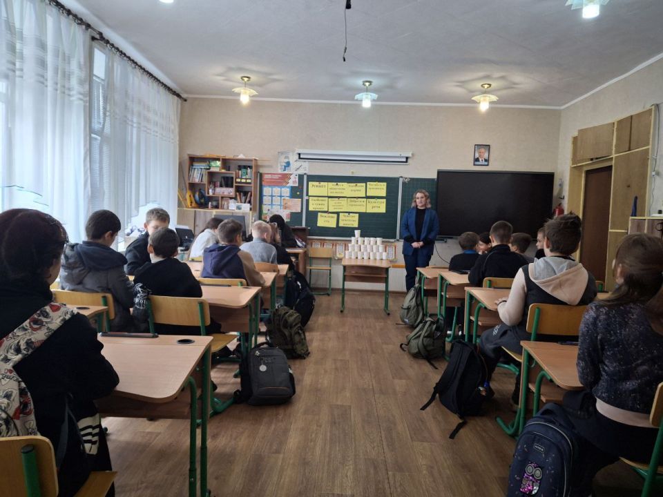 Сегодня, специалистами городского дворца культуры проведена информационная беседа «Поведение в общественных местах» для школьников ЛСШ №2 Сегодня, специалистами городского дворца культуры проведена информационная беседа «Поведение в общественных местах» для школьников ЛСШ №2
