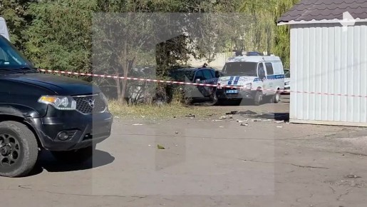 Кадры с места взрыва на улице Луганска показал корреспондент РЕН ТВ Егор Кильдибеков