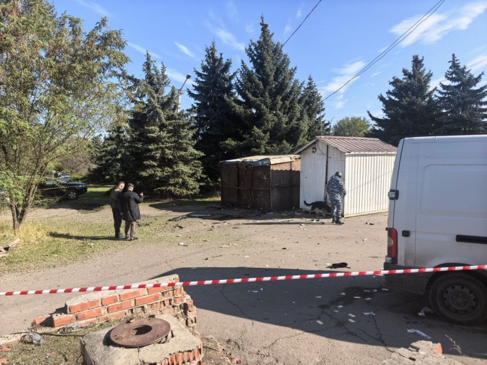 Обстановка на месте происшествия в Артемовском районе Луганска Обстановка на месте происшествия в Артемовском районе Луганска