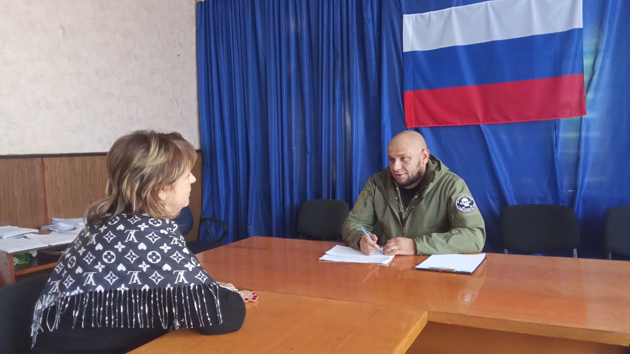 Депутат Станично-Луганского муниципального округа Малиновский Павел Владимирович провел прием граждан в Валуйском отделе жизнеобеспечения Депутат Станично-Луганского муниципального округа Малиновский Павел Владимирович провел прием граждан в Валуйском отделе жизнеобеспечения