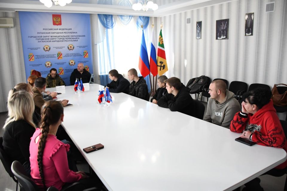 Первомайские единороссы провели встречу общественности с участниками СВО в формате круглого стола «Мои земляки – мои герои» Первомайские единороссы провели встречу общественности с участниками СВО в формате круглого стола «Мои земляки – мои герои»