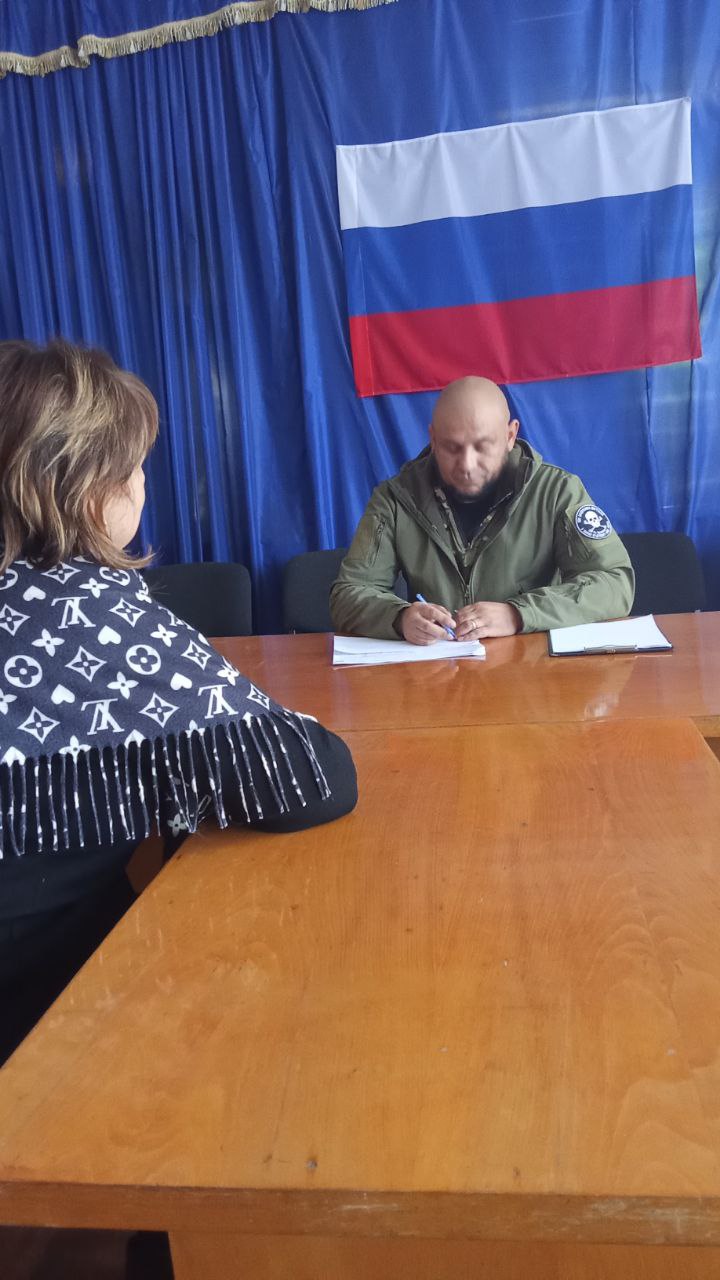 Депутат Станично-Луганского муниципального округа Малиновский Павел Владимирович провел прием граждан в Валуйском отделе жизнеобеспечения
