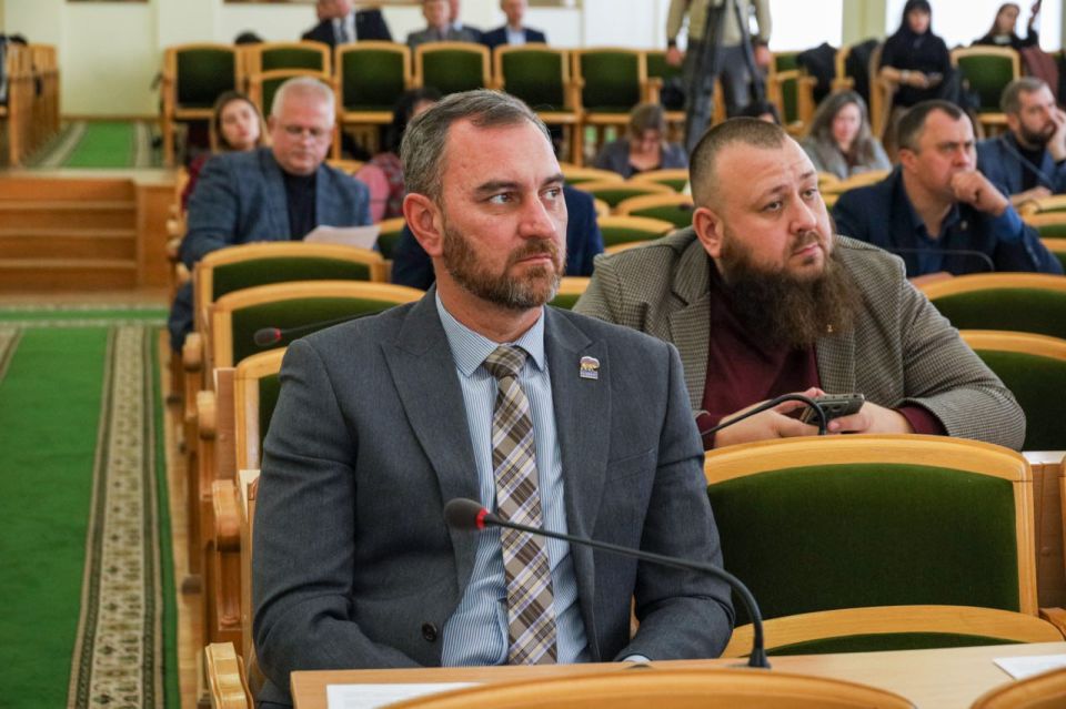 Парламентарии обсудили с Альбертом Апшевым развитие дорожной сети ЛНР и другие актуальные вопросы транспортной сферы Парламентарии обсудили с Альбертом Апшевым развитие дорожной сети ЛНР и другие актуальные вопросы транспортной сферы